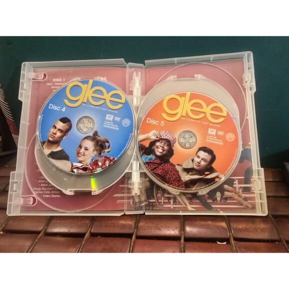 Glee: The Complete First Season 8 Disc DVD Set Target Exclusive Bonus Disc - Picture 5 of 7